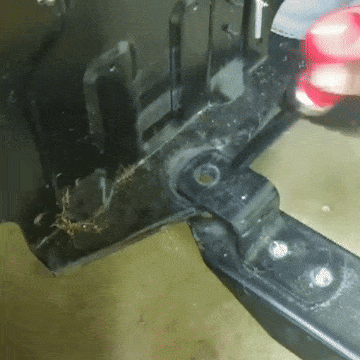 Auto-Lock Magnetic Hitching Pin